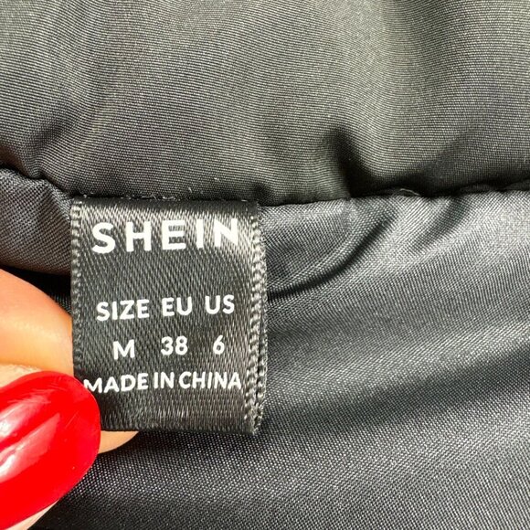 Black Cropped Puffer Vest SHEIN | Women’s Size M (US 6) | Zip Up - Picture 6 of 10